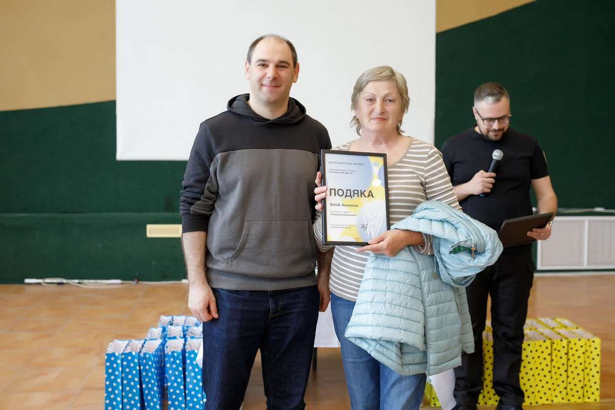 Всего этой зимой 77 днепрянок связали почти полторы тысячи пар носков Всего этой зимой 77 днепрянок связали почти полторы тысячи пар носков