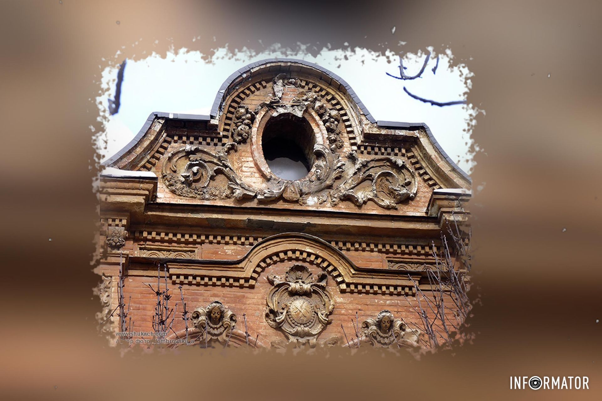 В 2013 году мистическим образом эта голова исчезает В 2013 году мистическим образом эта голова исчезает