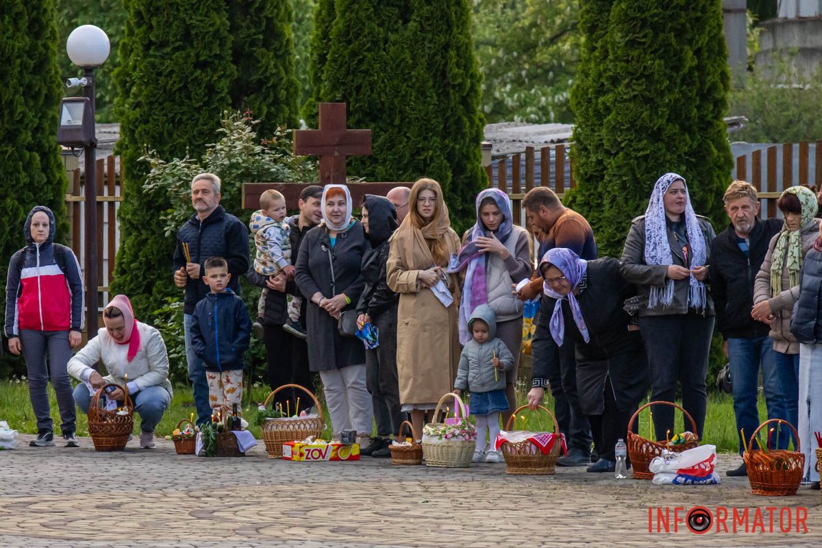 зіллячком причепурився 