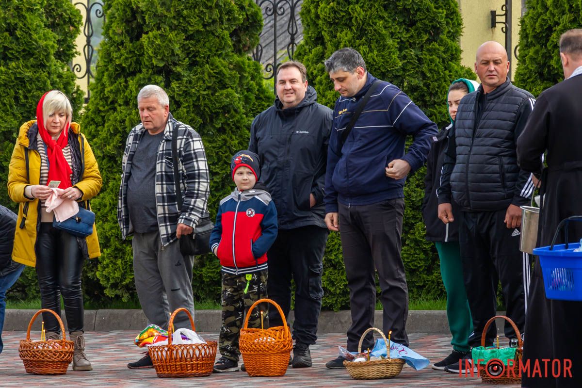 Кошик вбрався в вишиванку – 