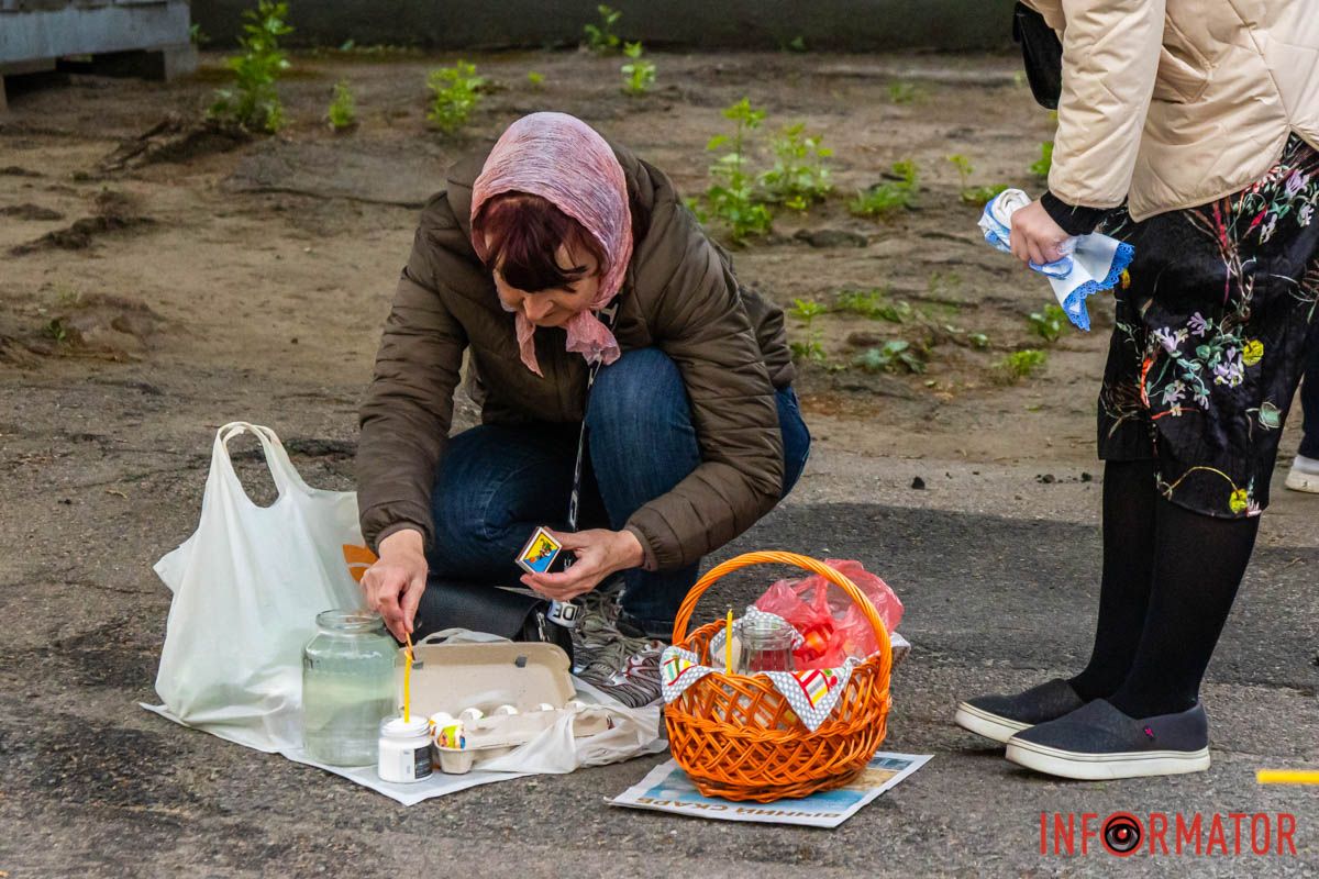 Тут дівчаток йде гурток, 