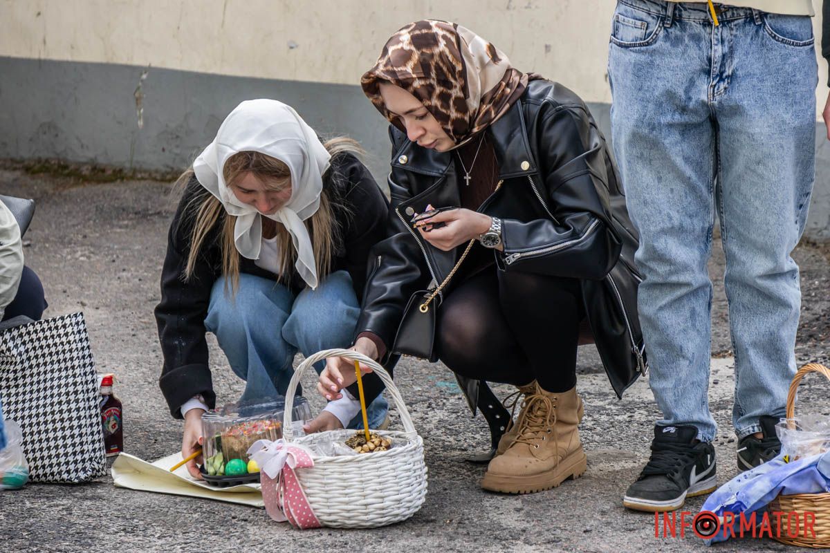 Покропили всіх їх рясно,