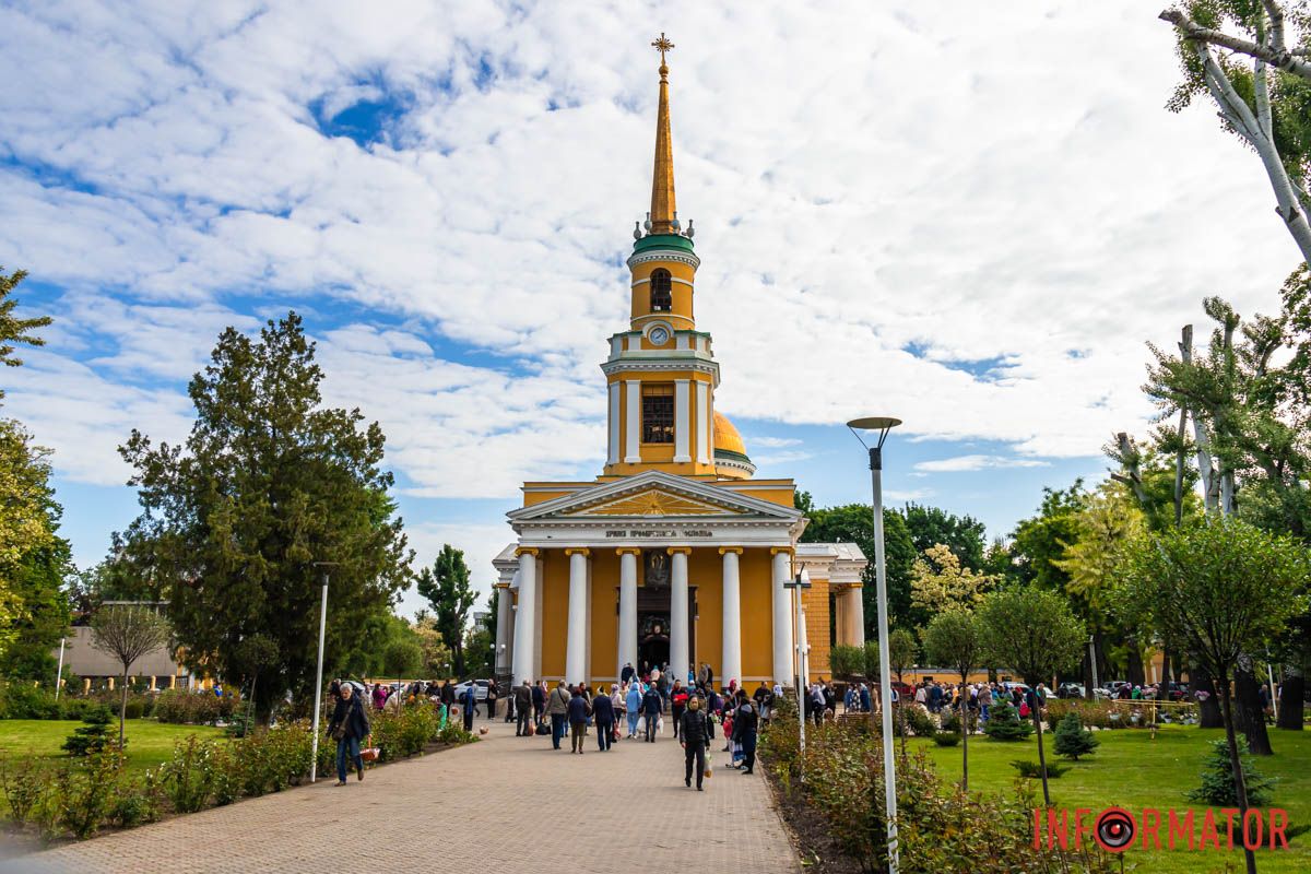 Квітка глянула на світ,