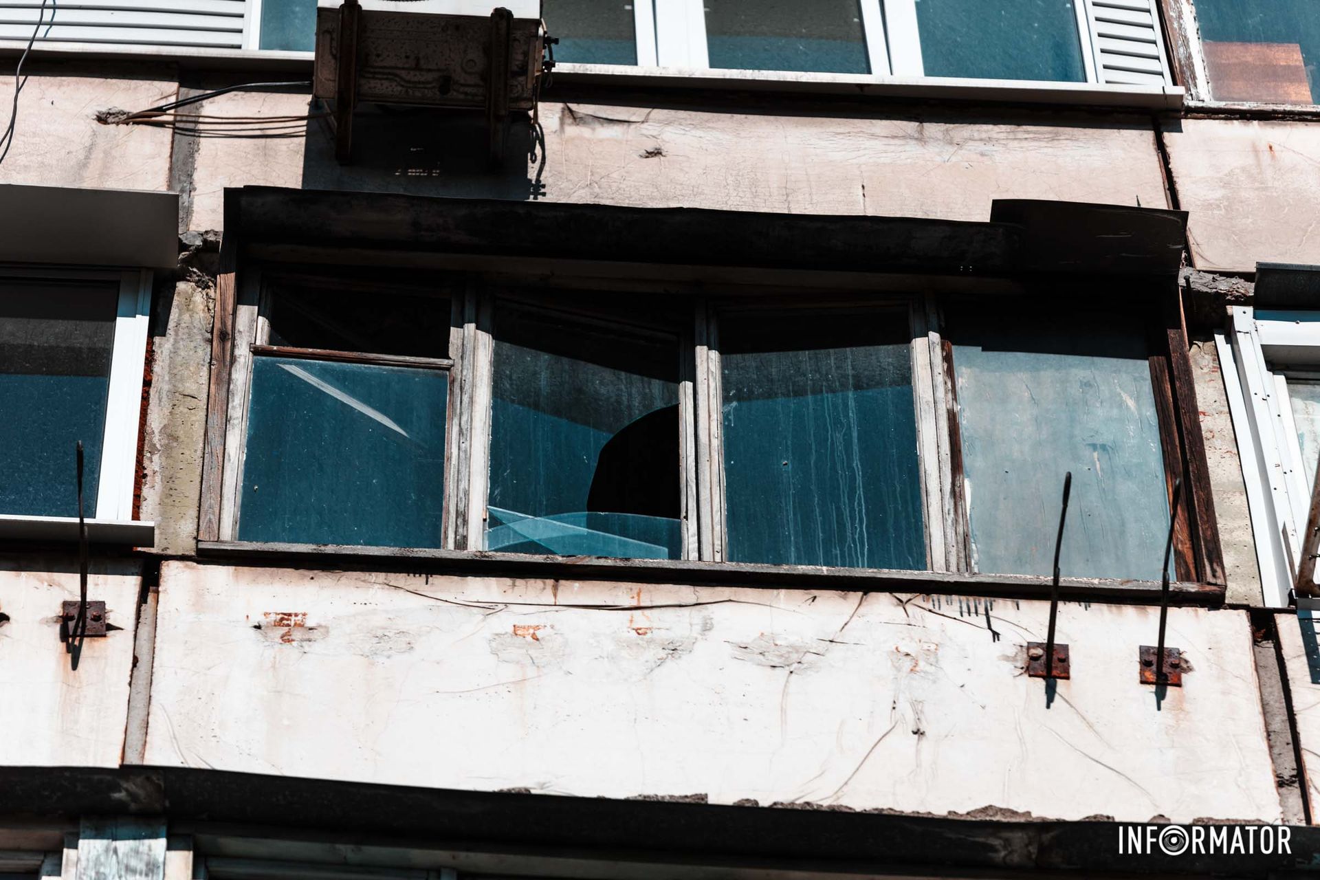 Балкон поврежден