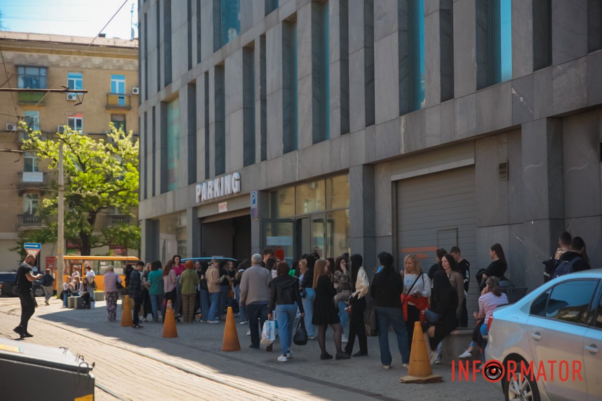 За попередньою інформацією від свідків тут сталася пожежа