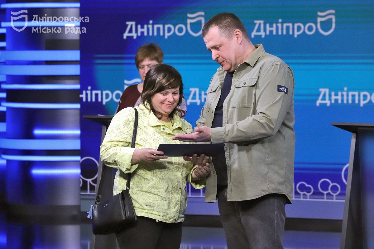 В Днепре 63 военным, врачам и спасателям Филатов вручил ключи от нового жилья