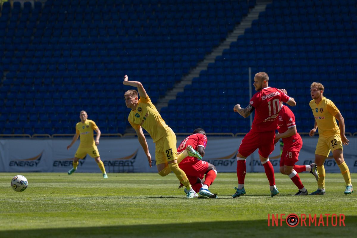 Тричі на матч впливали повітряні тривоги