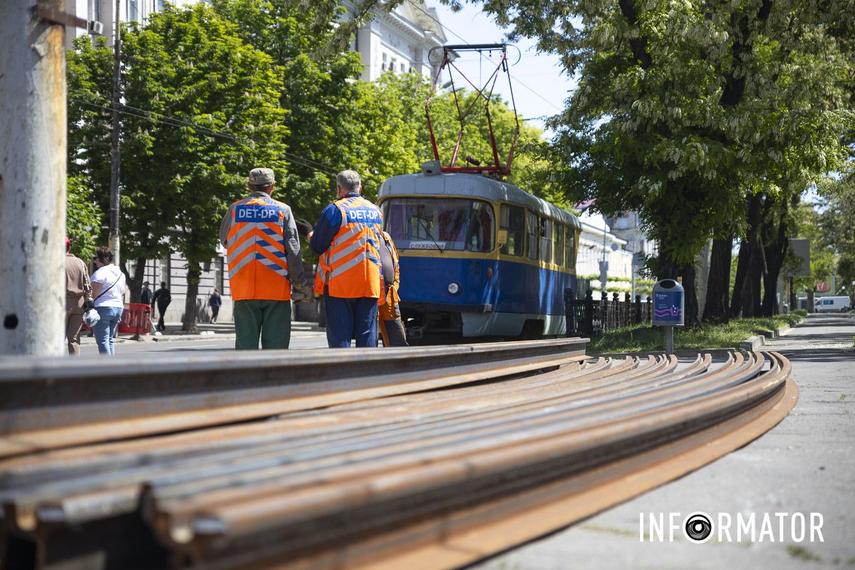 На місце привезли нові рейки