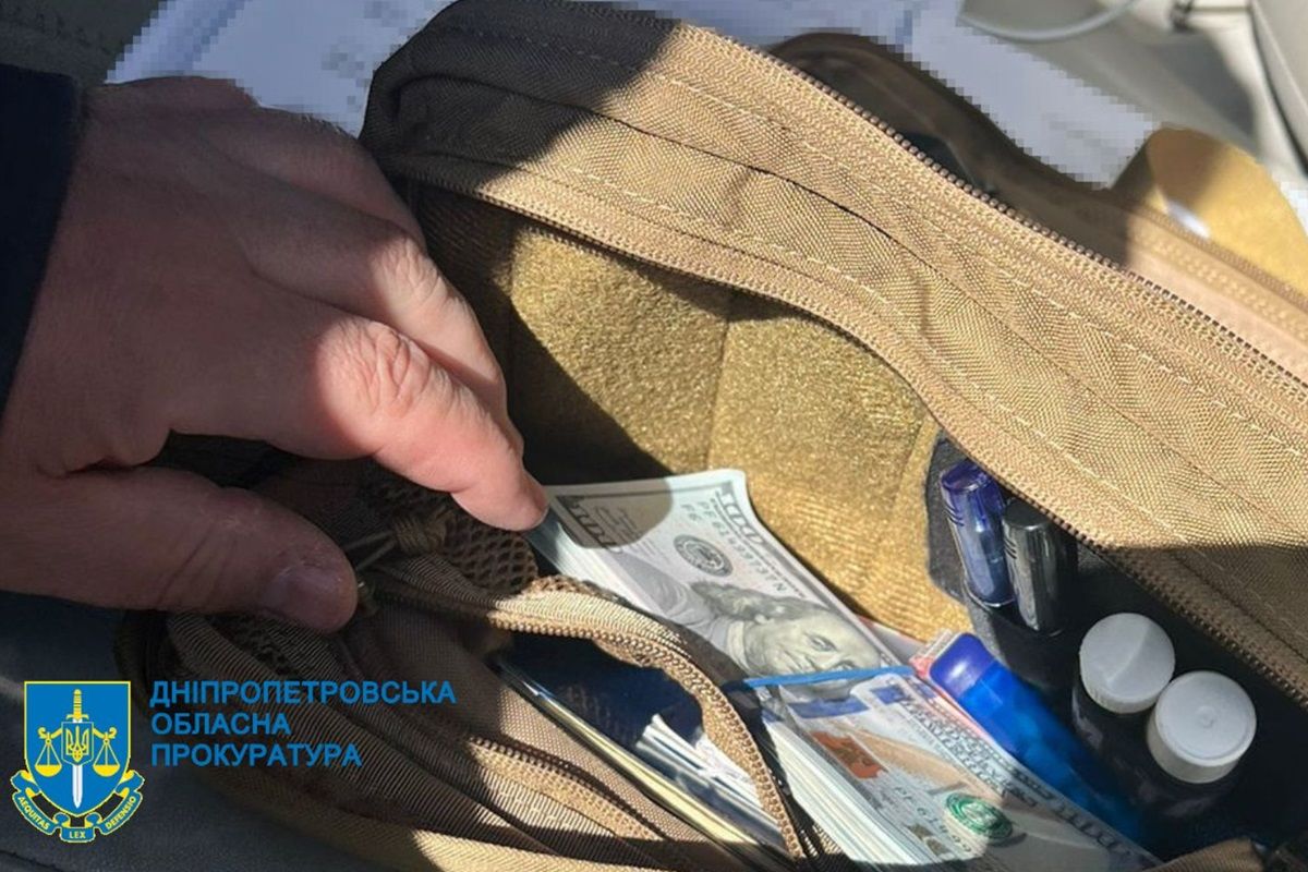 При получении взятки полицейского задержали При получении взятки полицейского задержали