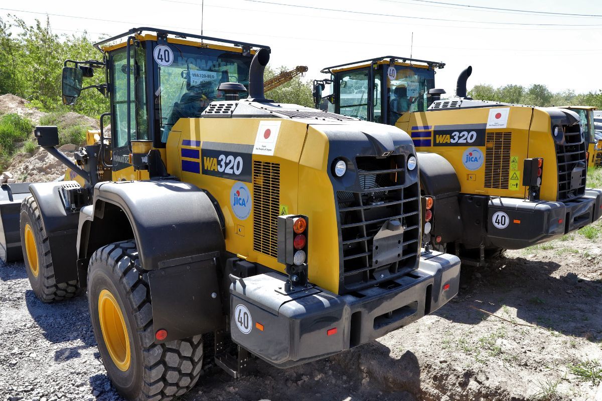 В Днепр прибыла очередная спецтехника от Японии