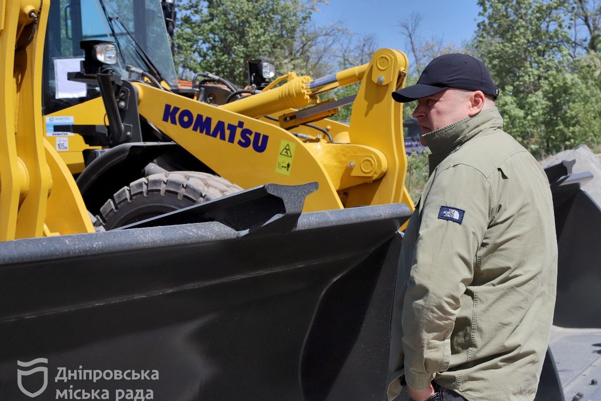 Техника, которую бесплатно предоставляет Япония, сможет также помочь с преодолением последствий российских обстрелов, разборами завалов