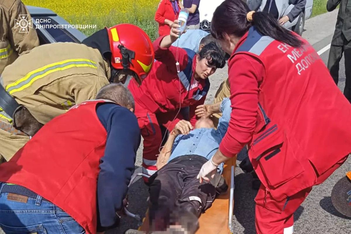 Водителя доставили в больницу Водителя доставили в больницу