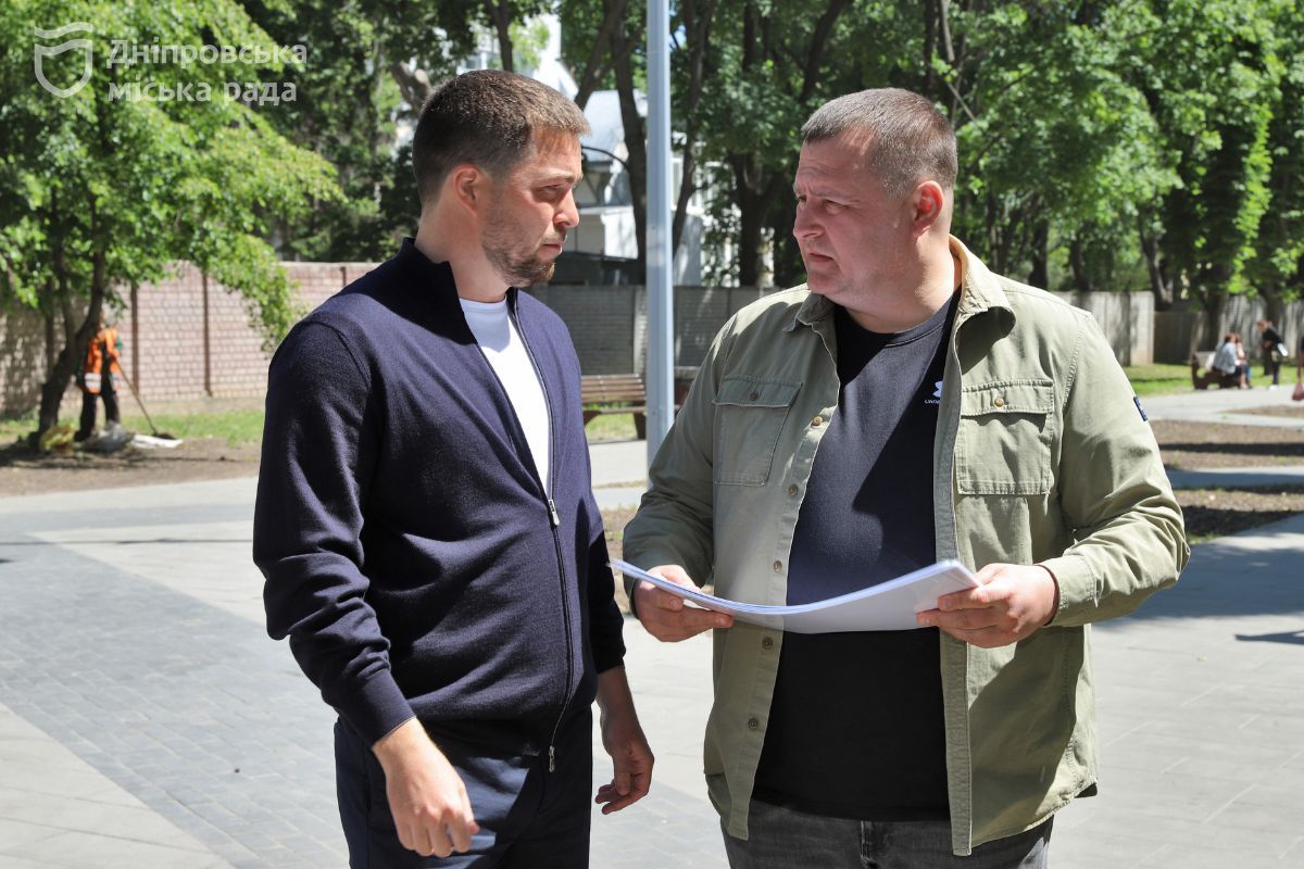 Филатов осмотрел ход комплексной реконструкции домов
