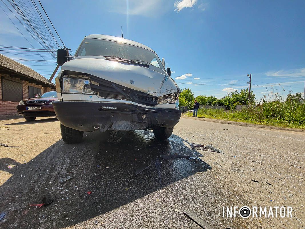 Тут зіштовхнулися ВАЗ та Mercedes Тут зіштовхнулися ВАЗ та Mercedes