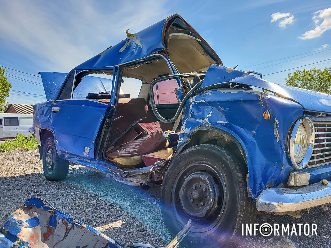 Про це повідомляє Інформатор з місця події Про це повідомляє Інформатор з місця події