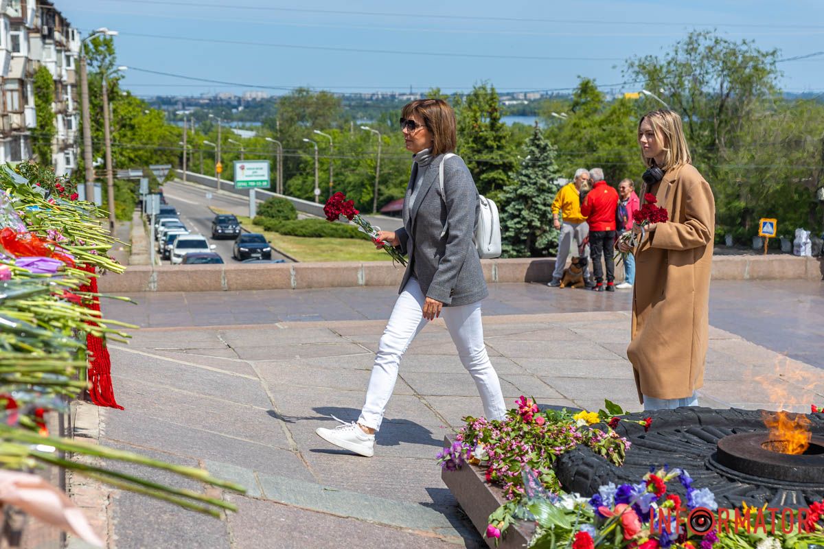 Что происходило в Днепре 9 мая в День Европы у памятника Славы 7