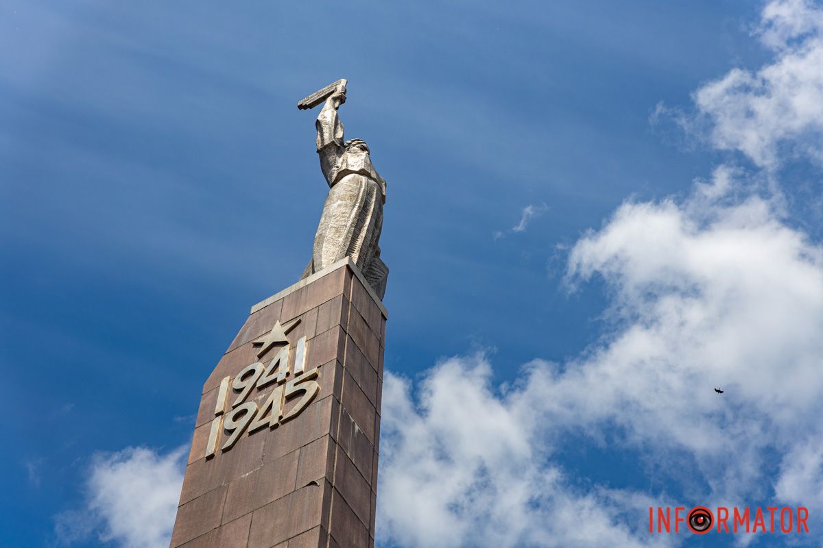 Что происходило в Днепре 9 мая в День Европы у памятника Славы 8