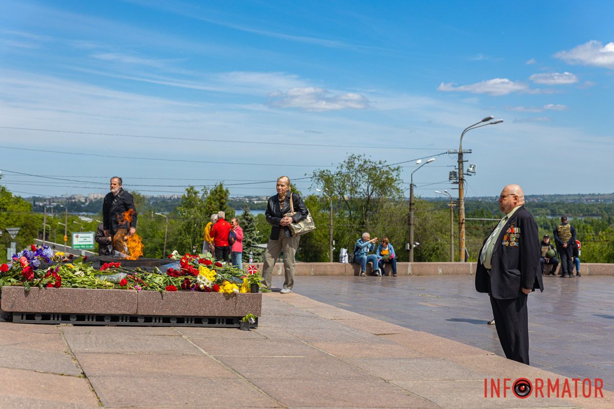 Что происходило в Днепре 9 мая в День Европы у памятника Славы 11