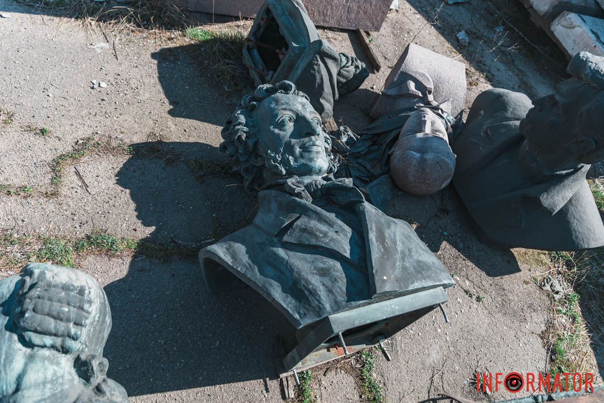 Памятник русскому поэту Александру Пушкину Памятник русскому поэту Александру Пушкину