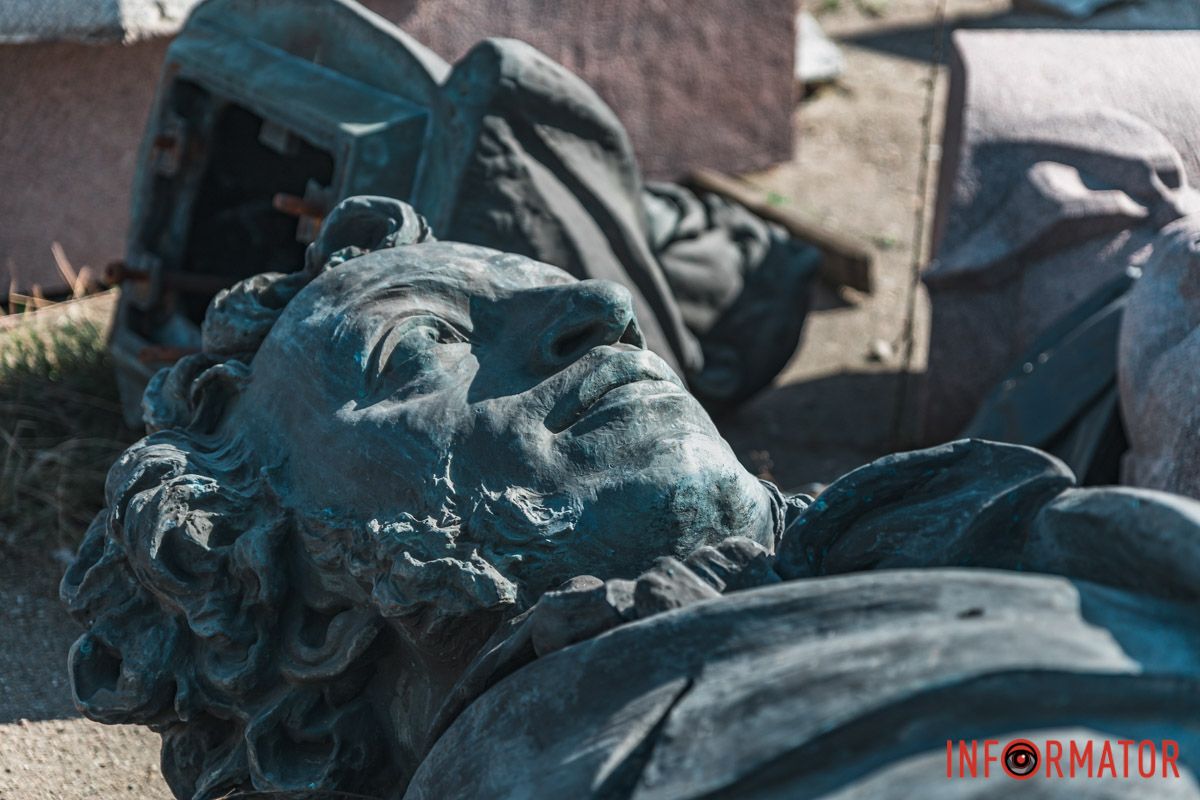 Минкультуры признало днепровского Пушкика памятником монументального искусства Минкультуры признало днепровского Пушкика памятником монументального искусства