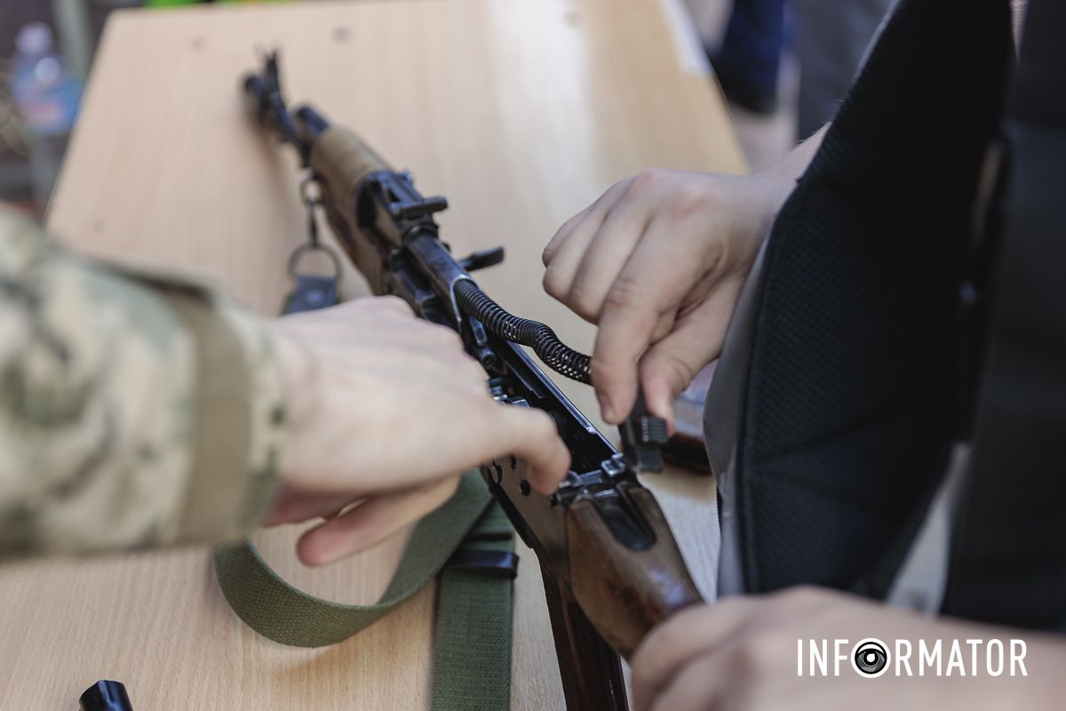 Дітям із задоволенням пробують себе в різних професіях