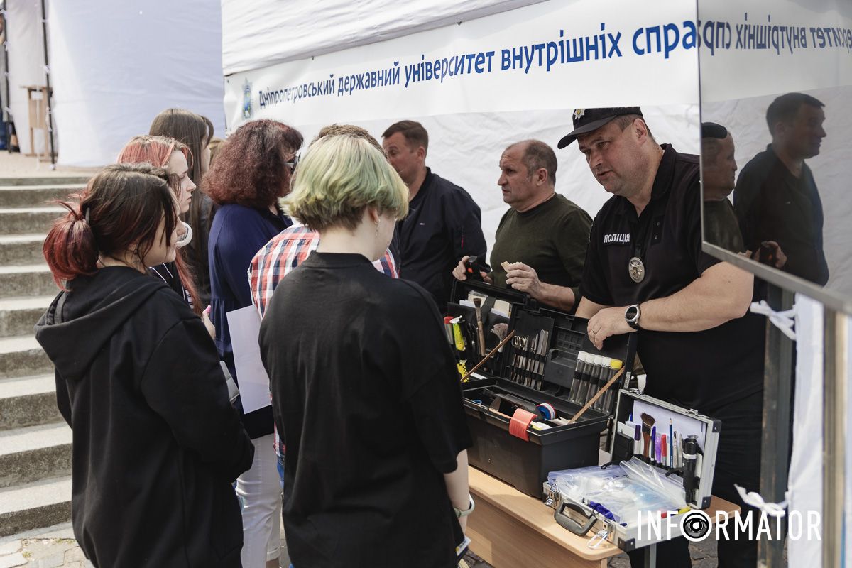 Можливо на цьому фото майбутні криміналісти