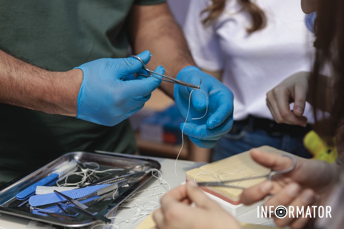 Рука має рухатись впевнено 