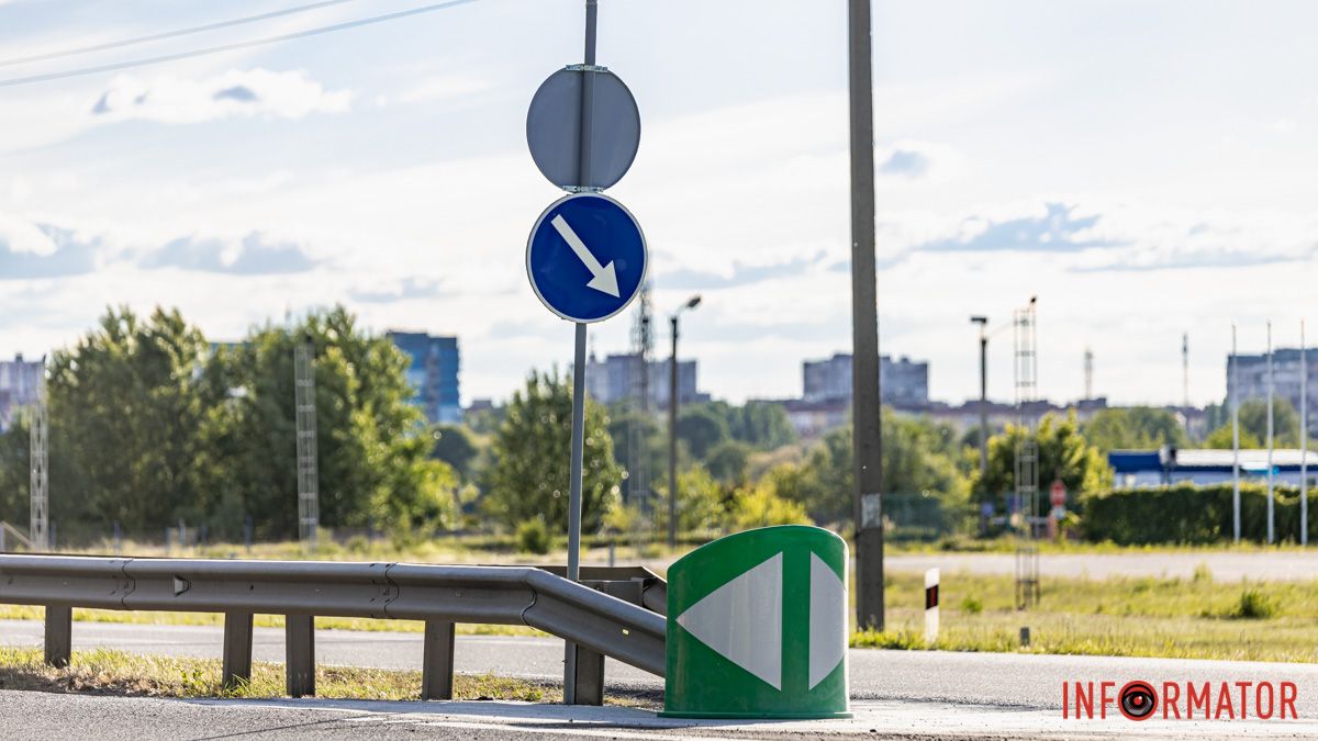 В Днепре на Донецком шоссе обустраивали место для разворота