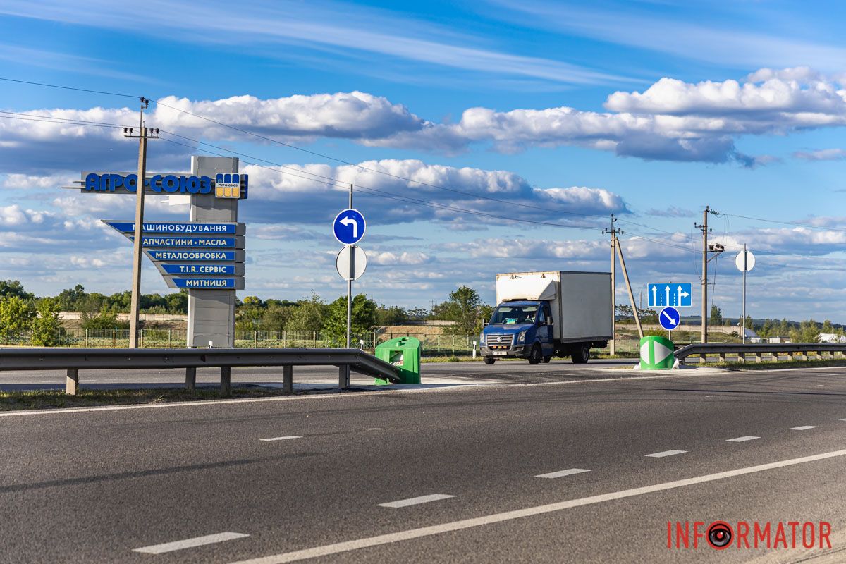 В Днепре на Донецком шоссе появилось место для разворота В Днепре на Донецком шоссе появилось место для разворота
