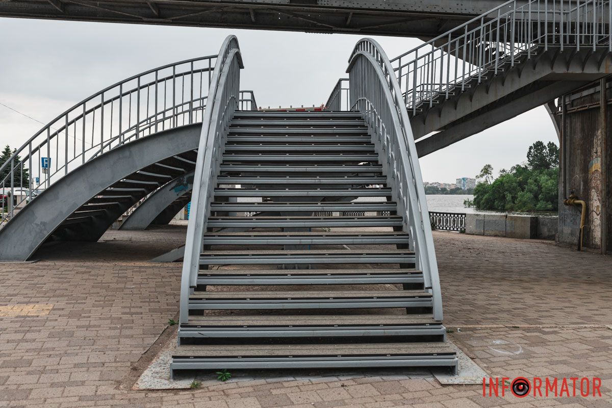 Дерев'яні сходи споруджені ще у 2007 році