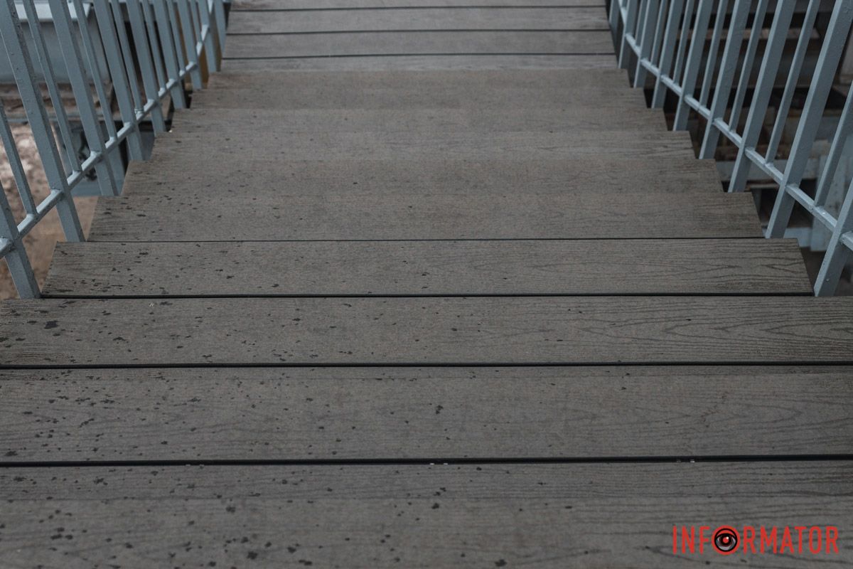 Після демонтажу сходів почнуть очищувати та фарбувати металеві конструкції