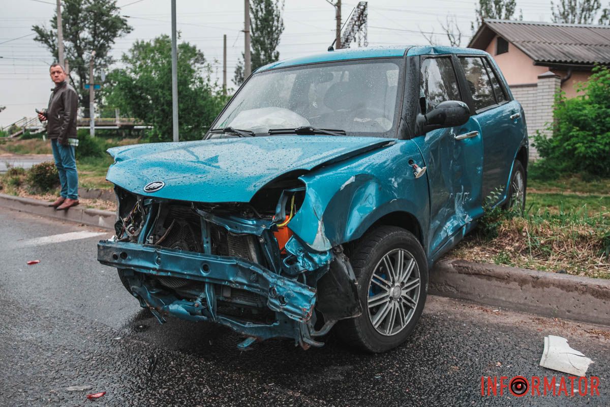 Тут дорогу не поділили вантажівка DAF, дві Toyota та Lifan Тут дорогу не поділили вантажівка DAF, дві Toyota та Lifan