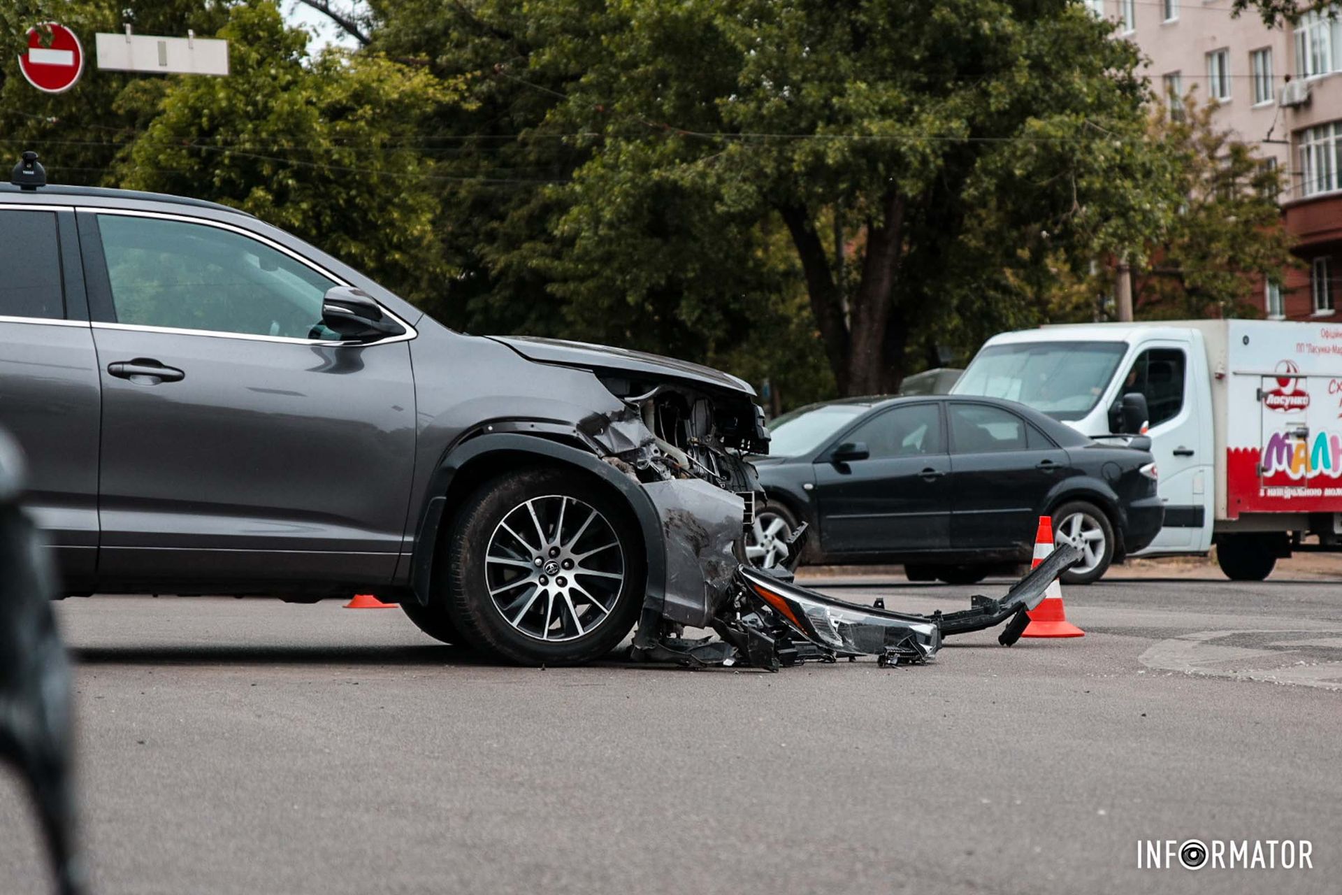На перекрестке улиц Святослава Храброго и Исполкомовской На перекрестке улиц Святослава Храброго и Исполкомовской