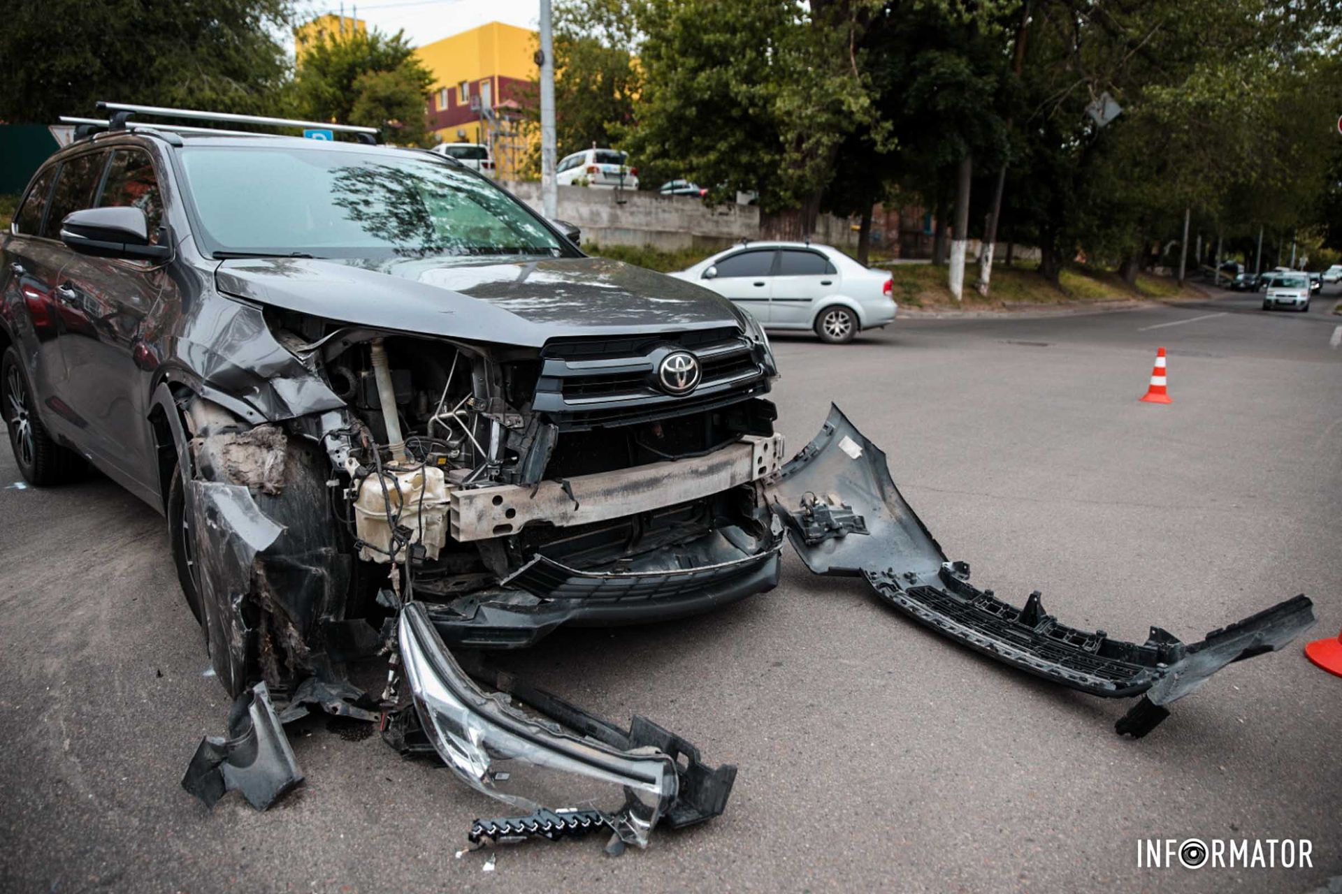 По состоянию на 11:28, на месте аварии работают полицейские По состоянию на 11:28, на месте аварии работают полицейские