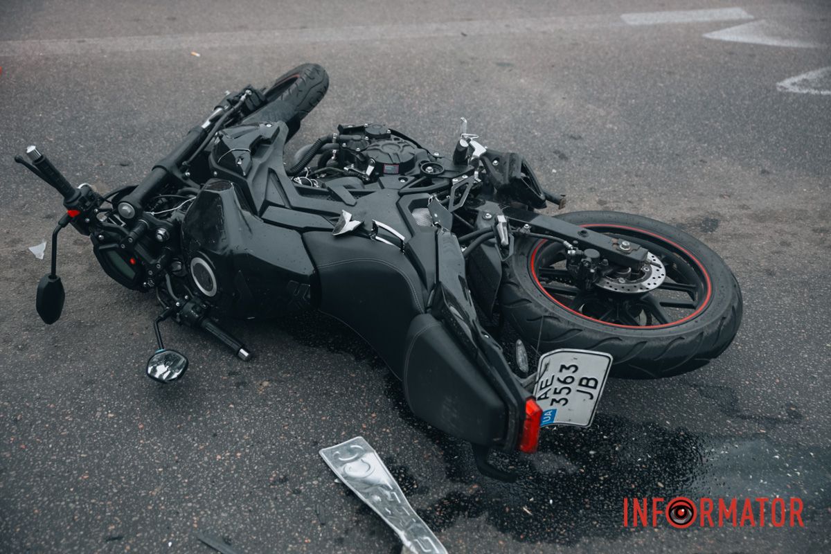 У Дніпрі на Юрія Савченка Dacia збила 19-річного мотоцикліста на Lifan