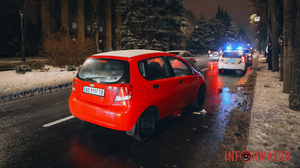 У Дніпрі на проспекті науки Chevrolet збив чоловіка на пішохідному переході: поліція шукає свідків ДТП