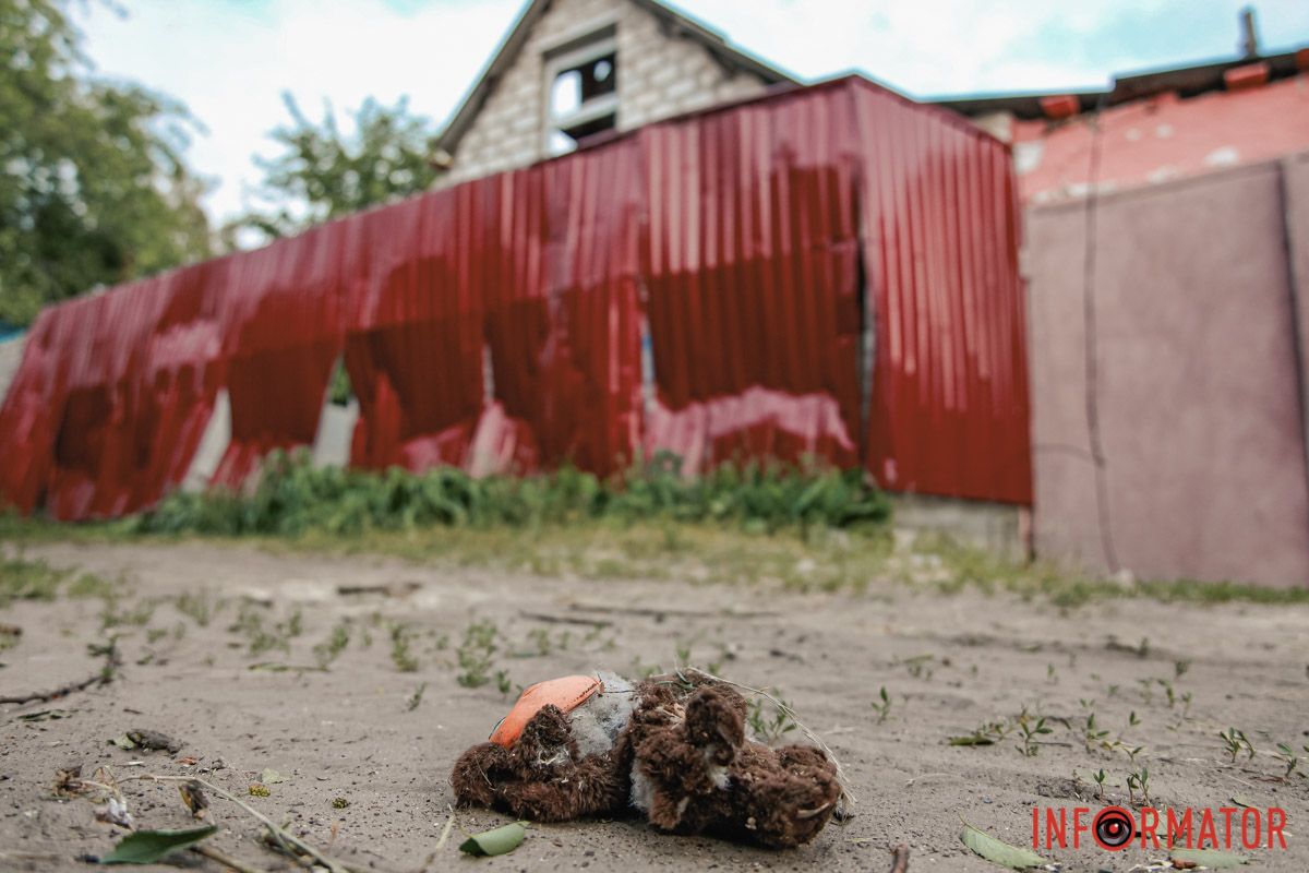 Вибуховою хвилею пошкодило паркан 