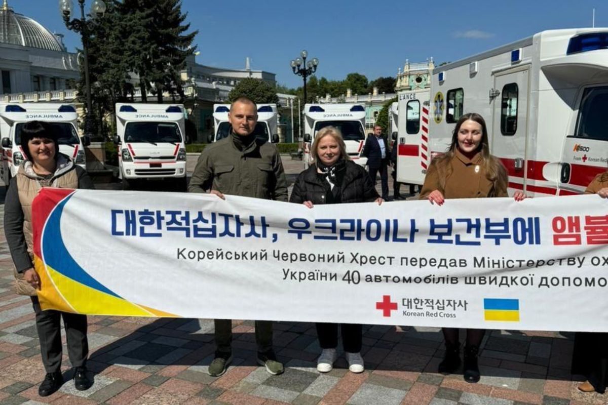 Три автомобиля передадут в больницы Днепропетровской области