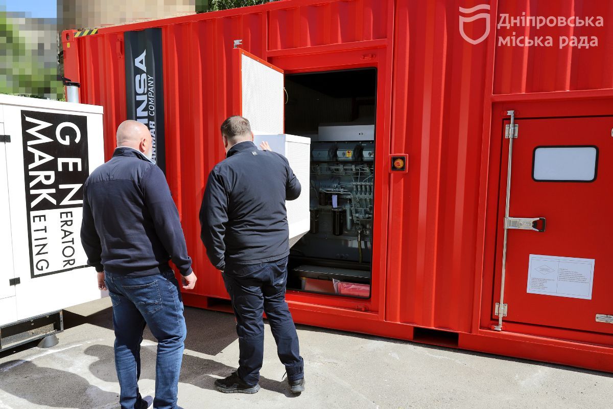 До Дніпра прибули потужні генератори з Японії До Дніпра прибули потужні генератори з Японії