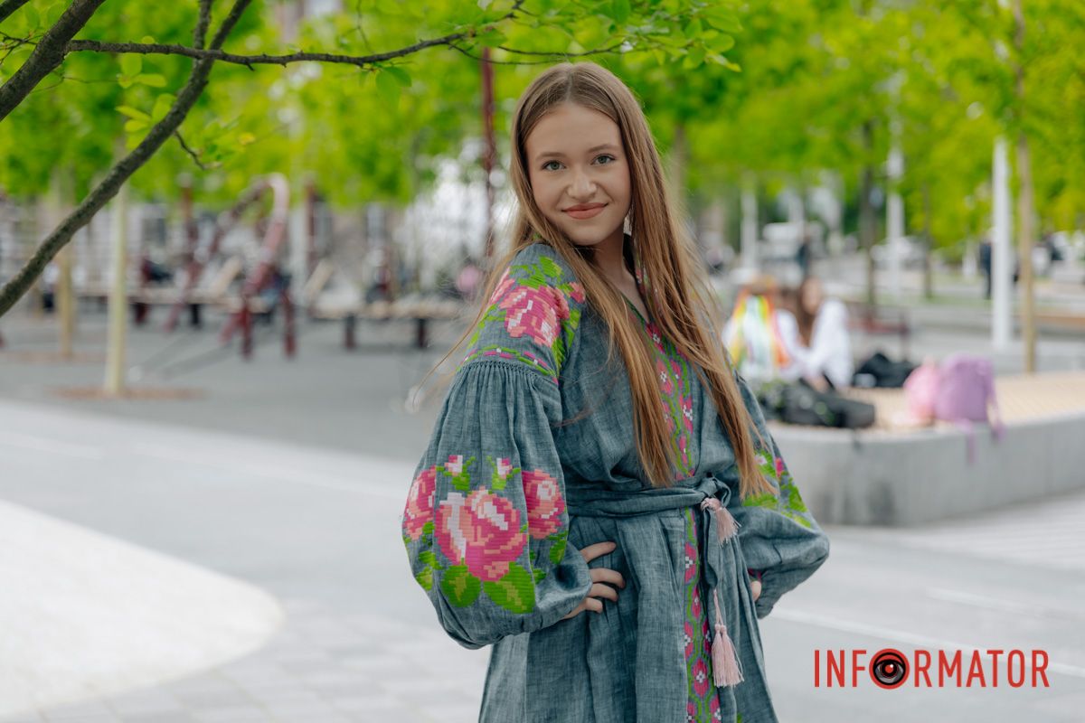 Цвета сплелись в ней в узоры и цветы,