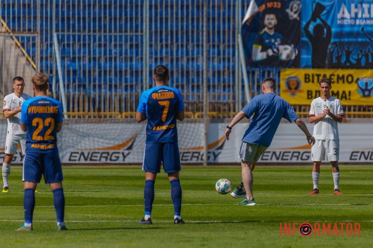 Перший удар - від українського Захисника Перший удар - від українського Захисника