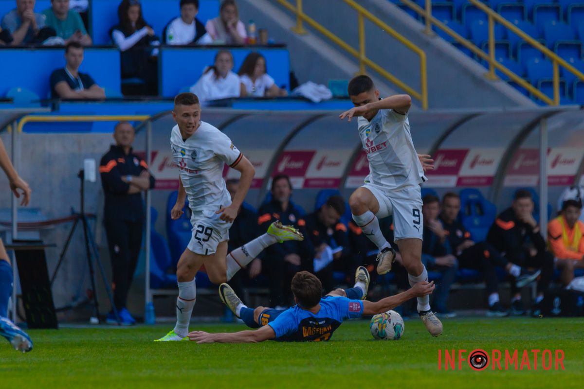 Арбітр видав лише 2 жовті картки при грубій грі Арбітр видав лише 2 жовті картки при грубій грі