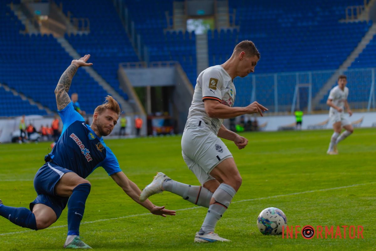 Лєднєв трохи не встиг і послизнувся Лєднєв трохи не встиг і послизнувся