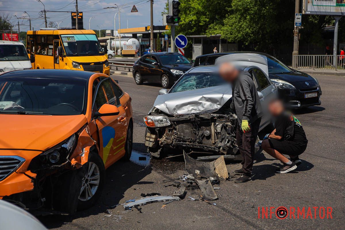 У понеділок, 20 травня, на Запорізькому шосе, в районі перехрестя з 1-м Запорізьким тупиком, сталася аварія У понеділок, 20 травня, на Запорізькому шосе, в районі перехрестя з 1-м Запорізьким тупиком, сталася аварія
