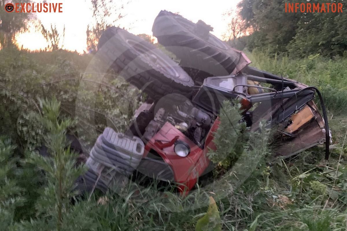 Вантажний рефрижератор врізався в трактор: загинув чоловік