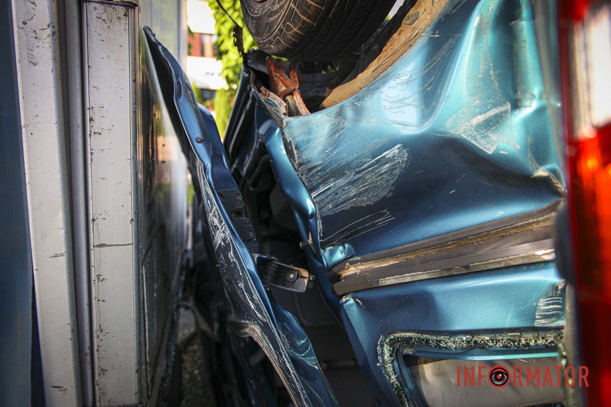 По Березинской ехал автомобиль Renault Kangoo По Березинской ехал автомобиль Renault Kangoo