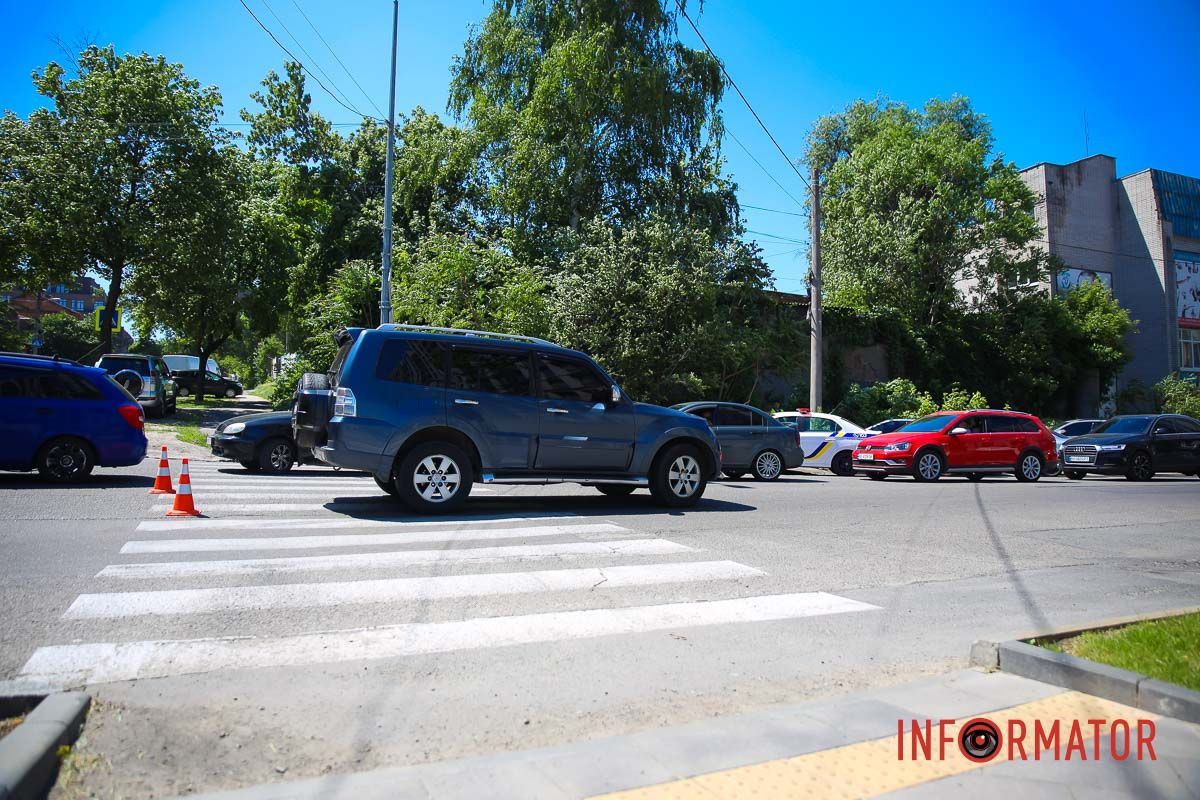 Під колеса Mitsubishi потрапив чоловік Під колеса Mitsubishi потрапив чоловік