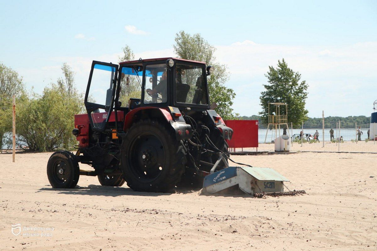 Однако из-за продления действия военного положения купаться там запрещено