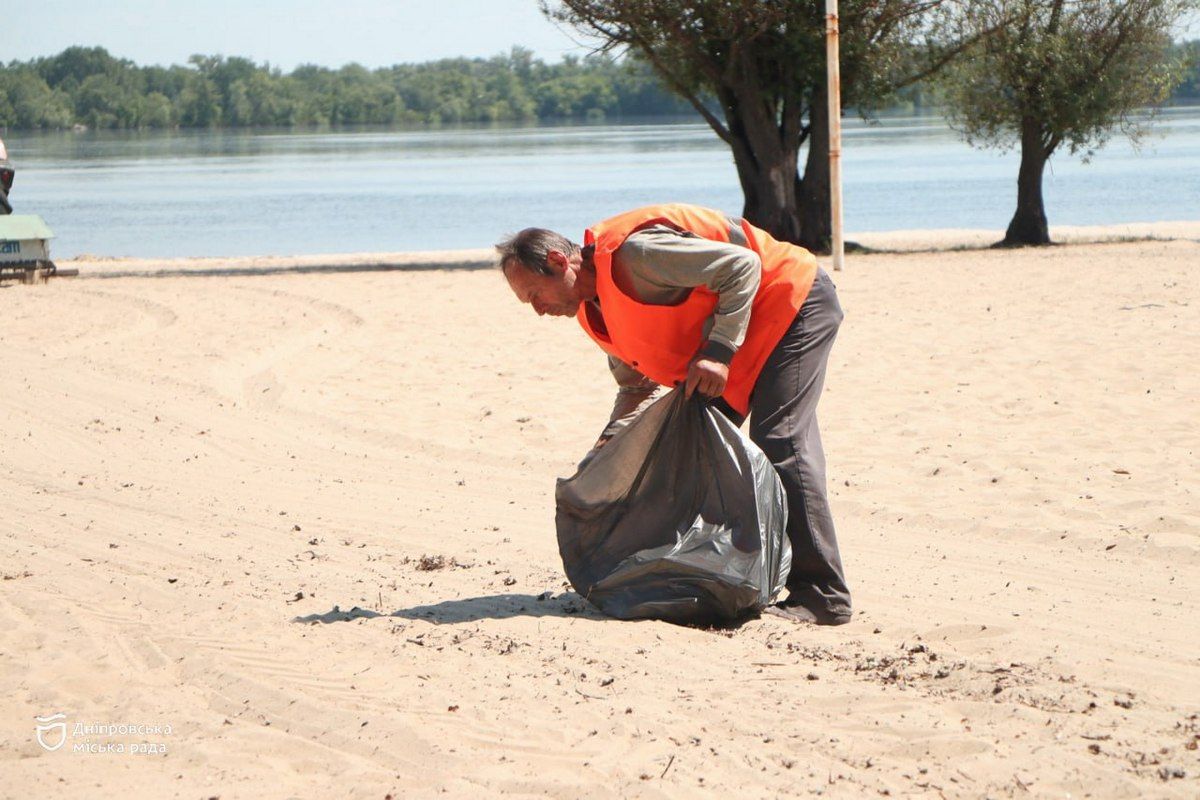 В Днепре готовят пляжи к летнему сезону 2024