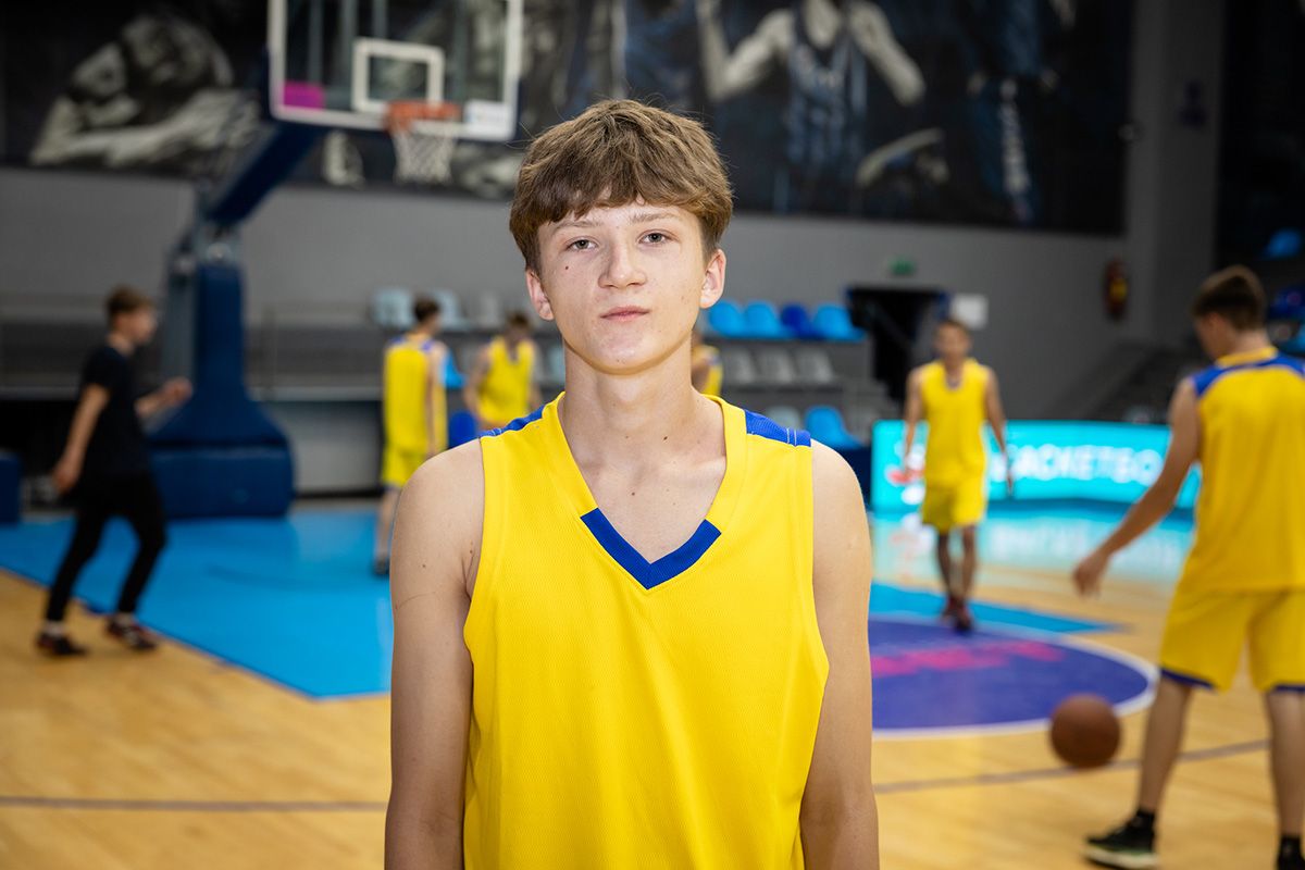 Сергей – школьник из Криворожского района Сергей – школьник из Криворожского района